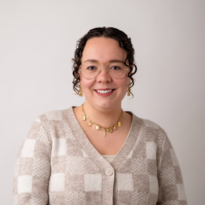 Alyssa Apple Headshot