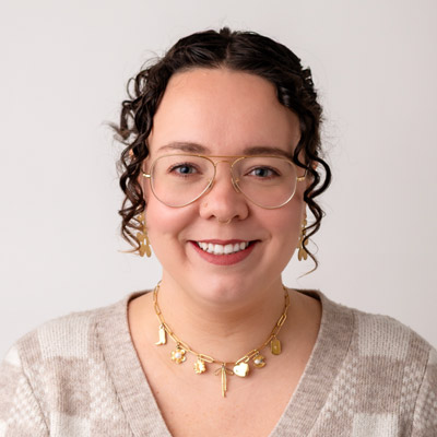 Alyssa Apple Headshot